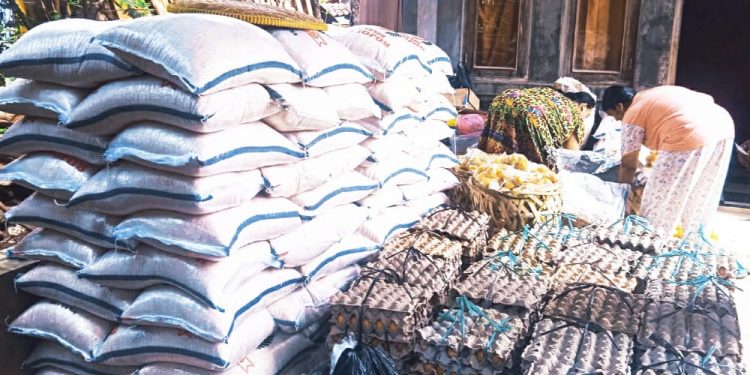 Penyaluran Program Bantuan Sembako di Desa Ciawiasih Berjalan Lancar
