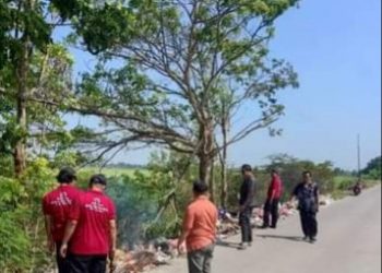 Pemcam Bongas Opsih Sampah di Jalan