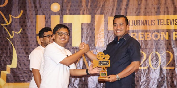 Kapolresta Cirebon Raih Penghargaan IJTI Cirebon Raya Award 2022
