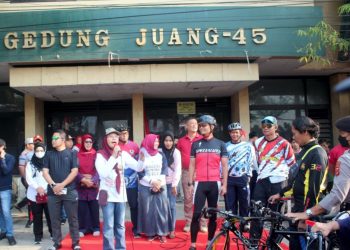 Bupati Nina dan KNPI Indramayu Gowes Santai Bareng Ribuan Peserta