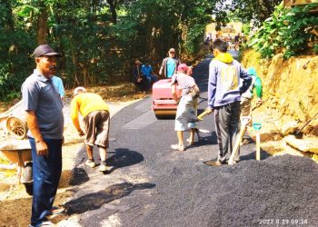 Jalan Rusak, Pemdes Ciawiasih Realisasikan Hotmix Jalan Blok Birday