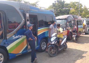Imbas Kenaikan Harga BBM, Ratusan Sopir Angkutan Umum di Indramayu Mogok