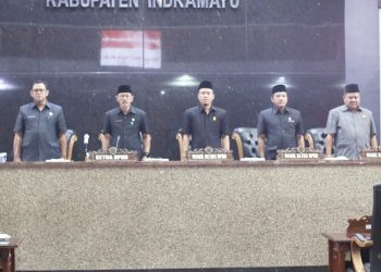 Kepala BKD Terima Dokumen Pandangan Umum Fraksi-fraksi Raperda Perubahan APBD dan Perubahan Perda No 9 Tahun 2016