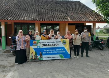Bhabinkamtibmas Desa Gempol Aipda Aris Dianto laksanakan monitoring dan pengamanan kegiatan NGABASO.