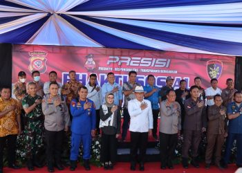 Gubernur Jawa Barat Bagikan 2000 Paket Bansos Kepada Nelayan Kabupaten Indramayu 