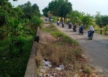 Jalan Bandara Kaliwedi Amblas Dan Sudah Bertahun Tahun Tidak Ada Tanda Tanda Kapan Akan Diperbaiki 