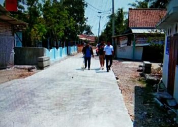 Camat Kandanghaur Monitoring Peningkatan Jalan Desa di Desa Pranti