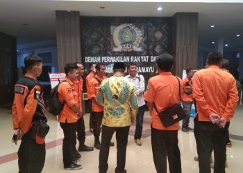 Puluhan Tenaga Non ASN di Indramayu Geruduk Gedung DPRD