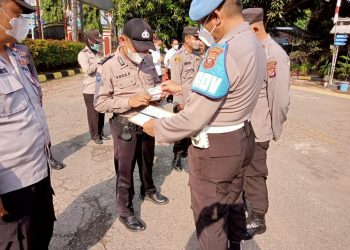 Kanit Provos Polsek Talun Cek Kelengkapan Personil