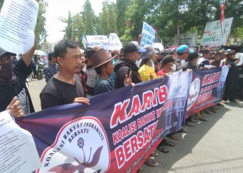 Ribuan Massa KARIB Gelar Aksi Damai, Dukung Kebijakan Bupati Indramayu