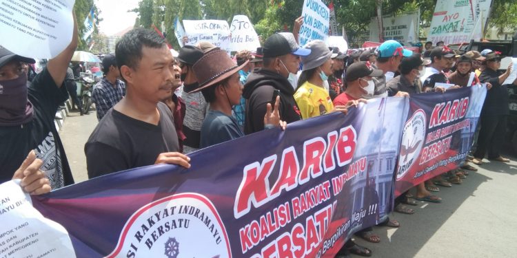 Ribuan Massa KARIB Gelar Aksi Damai, Dukung Kebijakan Bupati Indramayu