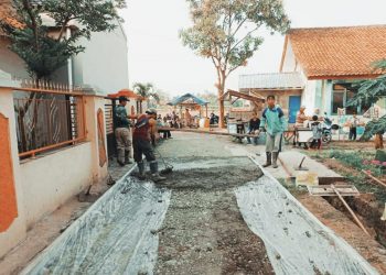 Gelar Rabat Beton, Pemdes Dukuh Widara Tingkatkan Jalan Pemukiman