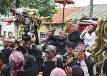 Kirab Prestasi dan Identitas Indramayu Meriah, Bupati Nina Naik Kereta Paksi Griya Kencana