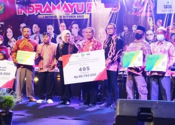 495 Nelayan Kecil di Kabupaten Indramayu Mendapatkan Premi Asuransi Ketenagakerjaan dari Bupati Nina
