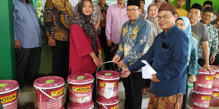 Sambut Hari Santri Nasional 2022, PCNU Indramayu Lakukan Pengecatan 150 Ponpes