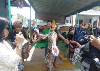 Tari Seni Sintren dan Topeng Sambut Kunjungan Tim Teknologi Tepat Guna Nusantara