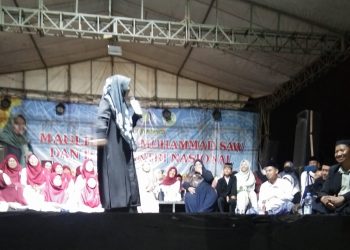 Ustadzah Mumpuni Handayayekti Isi Tausiah Peringatan Maulid Nabi di Desa Wirakanan