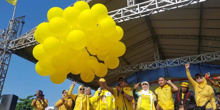 Ribuan Massa Ramaikan Senam Sehat Golkar Indramayu