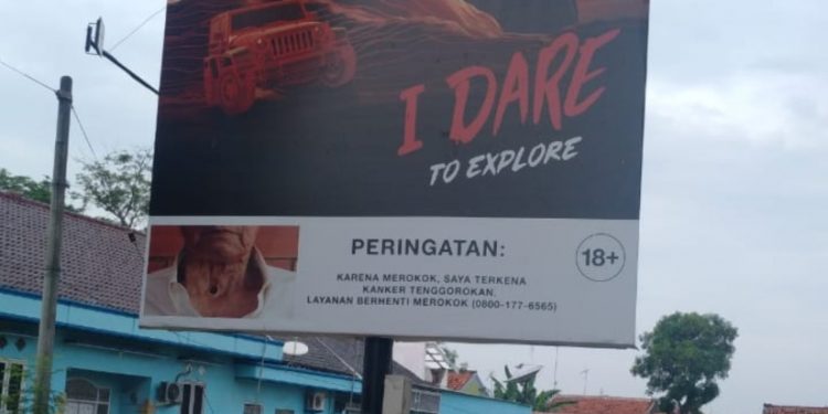 Pemcam Lelea Indramayu Tertibkan dan Data Reklame tak Sesuai Aturan