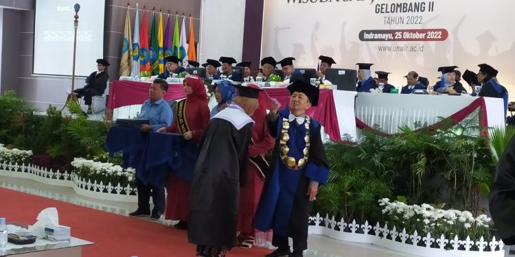 Unwir Indramayu Wisuda 353 mahasiswa