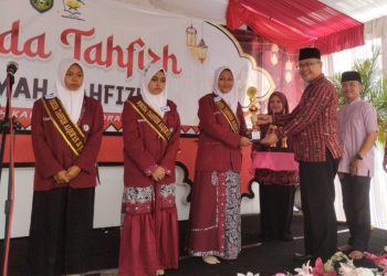 102 Santri Penghafal 20 Juz Al-Qur’an di Kabupaten Indramayu di Wisuda