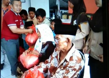 Anak Yatim Piatu Dan Lansia Terima Bantuan Sembako