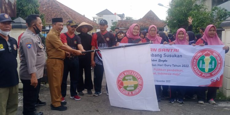 Memperingati Hari Persatuan  Guru Republik Indonesia 25 November Di Adakan Jalan Sehat Oleh Anggota Nya