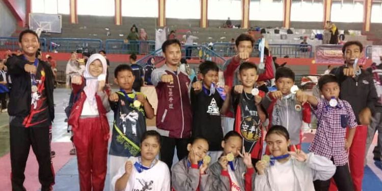 Sebelas Siswa – Siswi SDN 3 Arjawinangun Raih Juara Pertama Dan Kedua Kejuaraan Karate Bupati Cup II