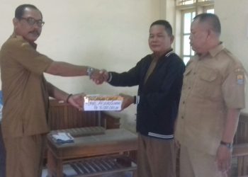 Siswa – Siswi, Guru, Kepsek SDN Dan Korwil Bidik Arjawinangun Salurkan Bantuan Ke Cianjur