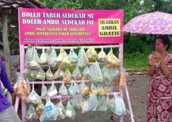 Masyarakat Desa Rancamulya Salurkan Sodaqoh