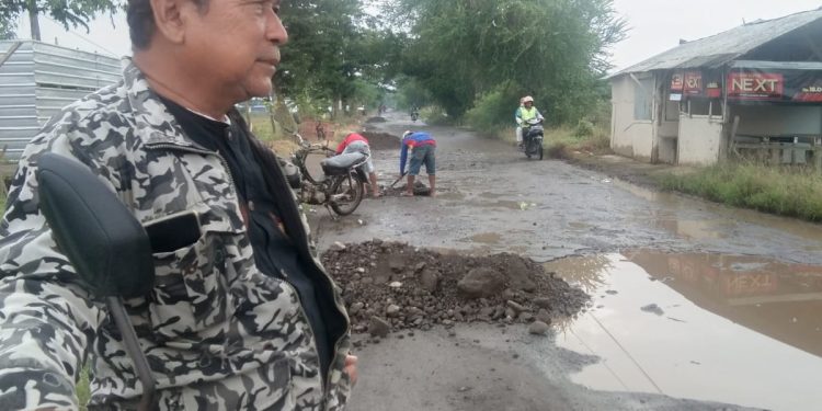 Jalan Kamplong desa Drunten Kecamatan Gabus wetan Di Rehab