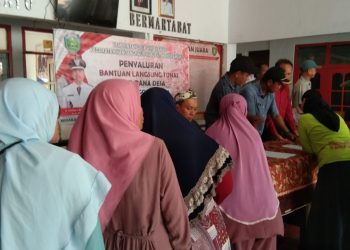 Masyarakat Desa Wirakanan. Terima BLT  Yang Bersumber Dana DD