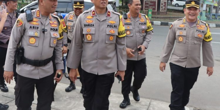 Kapolresta Cirebon Dampingi Wakapolda Jabar Tinjau Arus Libur