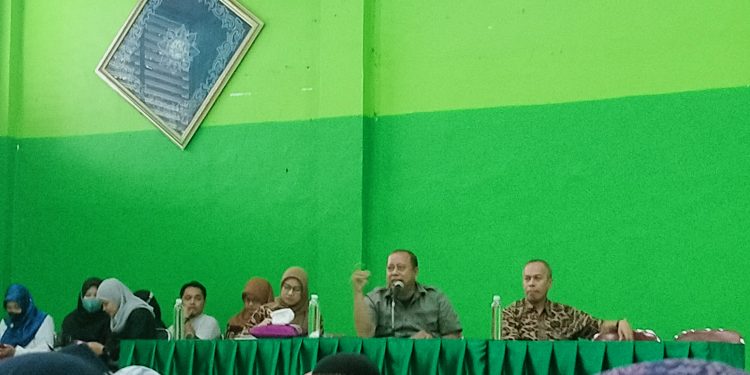 SMPN 1 Sumber Sampaikan Program Sekolah Pada Moment Bagi Rapot