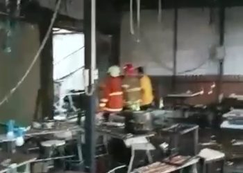 Warung Bebek Carok Tretelan Muslim Cirebon Terbakar