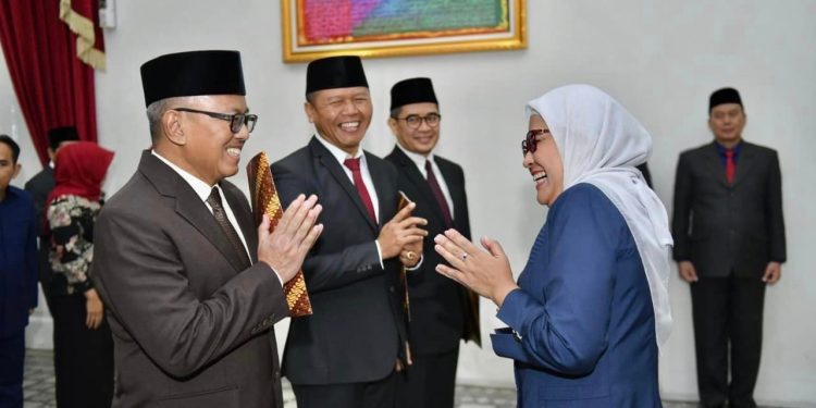 Pesan Bupati saat Melantik Pejabat BUMD Indramayu