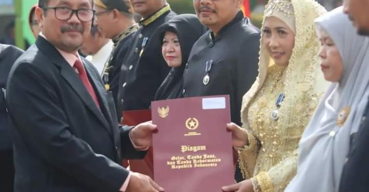Bupati Cirebon Hadiri Upacara Hari Amal Bhakti Kemenag Ke 77