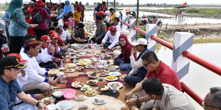 Jembatan Diresmikan, Masyarakat Kertawinangun Gelar Baritan