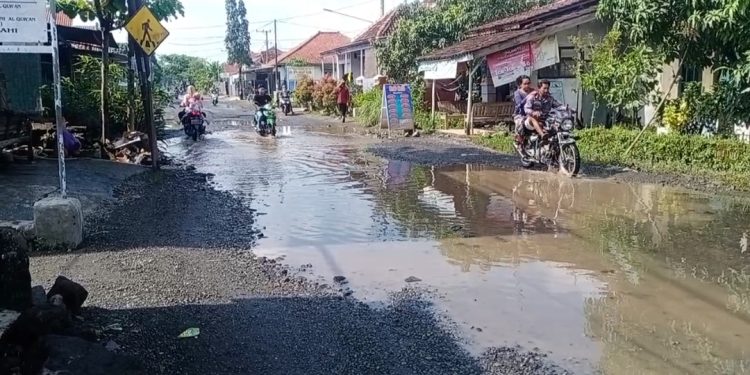 Jalan Ki Bagus Rangin, Bagaikan Taman Wisata 1000 Lubang Yang Saat Ini Masih Rusak dan Tak Kunjung Diperbaiki