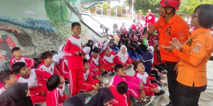 Hadiri Sabtu Ceria, Siswa SD di Lohbener Mendapatkan Edukasi Mitigasi Bencana