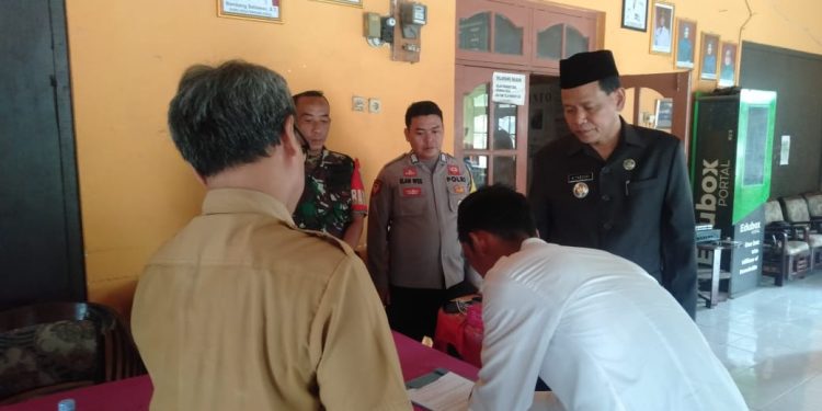 Camat Jamblang Lantik Anggota BPD Terpilih Desa Bakung Kidul Masa Bakti 2022-2028