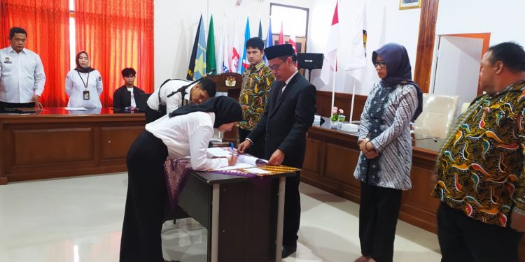 KPU Indramayu Melantik PAW PPK dan PPS Pemilu 2024