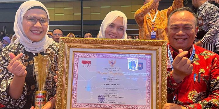Bupati Indramayu Raih Penghargaan Kategori Dukcapil Hebat
