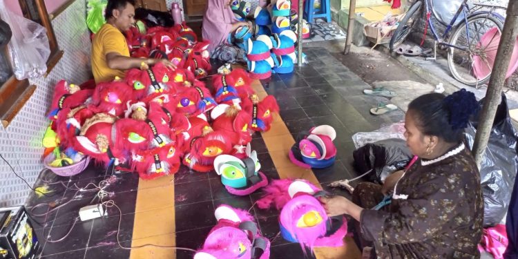 Mantan TKW Kembangkan Ekonomi Kreatif Buat Kerajinan Barongsai