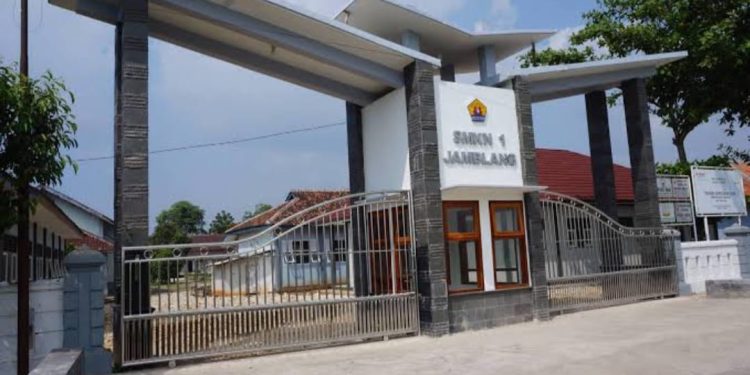 Humas SMKN 1 Jamblang Diduga Dijebak Oknum Wartawati