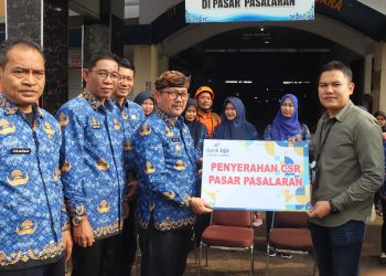 Serah Terima CSR Perbaikan Pasar Pasalaran, Bupati Cirebon Harapkan Pedagang Bisa Menjaga Fasilitas Pasar