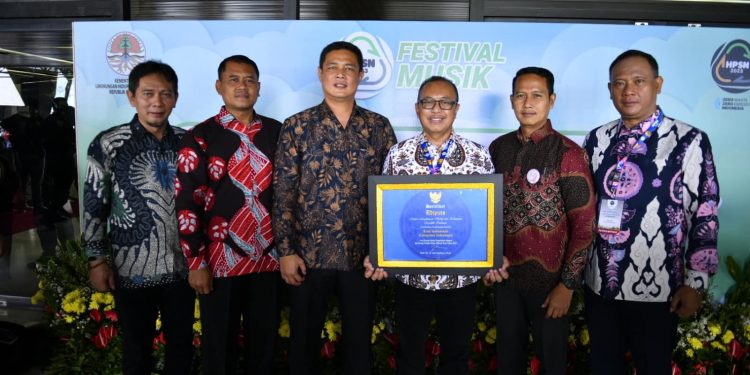 Puncak Perayaan HPSN 2023, Kabupaten Indramayu Raih Sertifikat Adipura 2022  