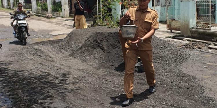Akibat Jalan Banyak Rusak Warga Desa Pabedilan Wetan Keluhkan Belum Adanya Perbaikan Jalan