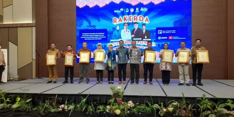 Berkat Kolaborasi, Pemda Kota Cirebon Berhasil Turunkan Kasus Stunting dan Raih Penghargaan dari Pemprov Jabar