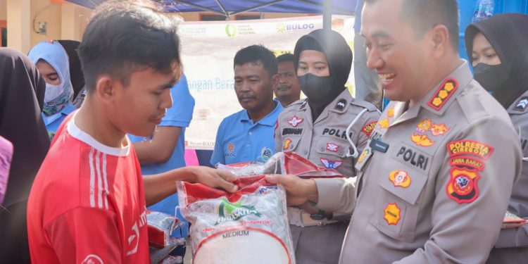 Warga Serbu Operasi Pasar Beras Murah